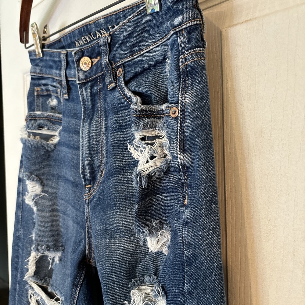 American Eagle Distressed Jeans Size 2 Excellent Condition